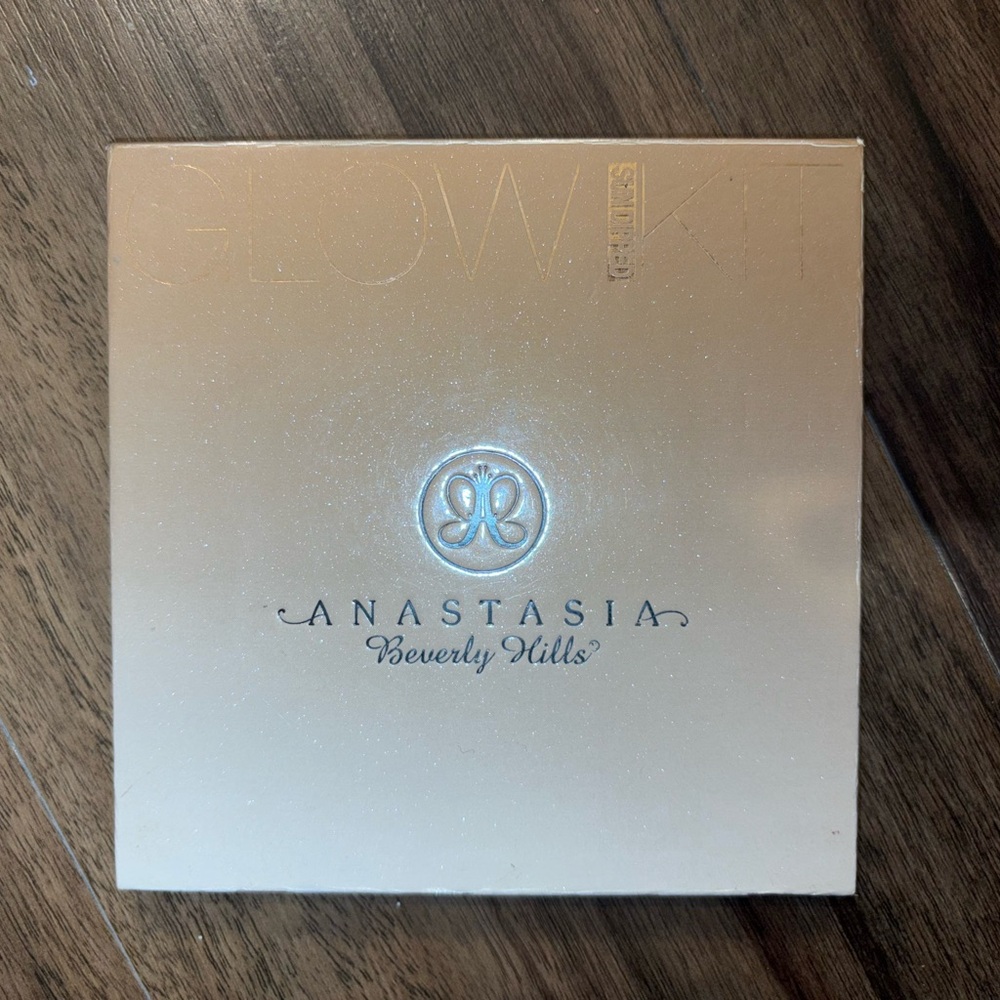 Anastasia Beverly Hills Glow kit